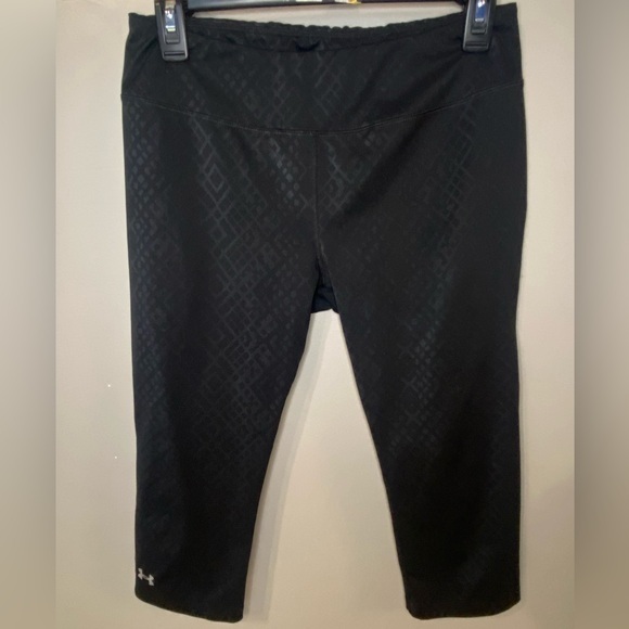 Women’s Medium UNDER ARMOUR Heatgear Compression Capri Leggings - Picture 1 of 6